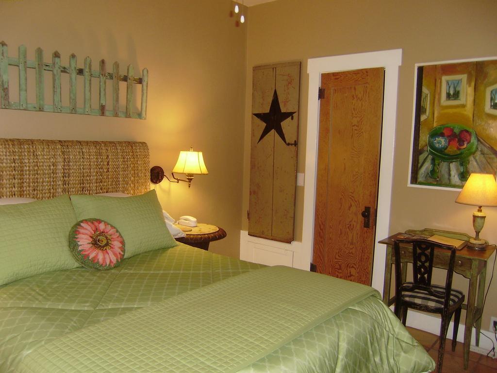 Catalina Park Inn Bed And Breakfast Tucson Room photo